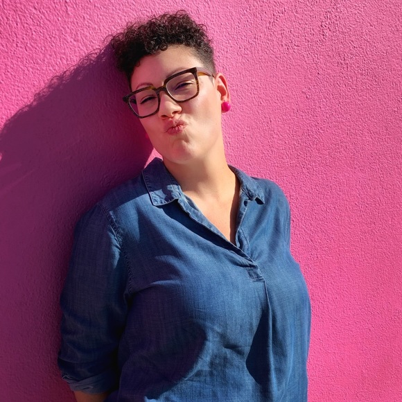 Meet your Posher, Naomi - Picture 2 of 6